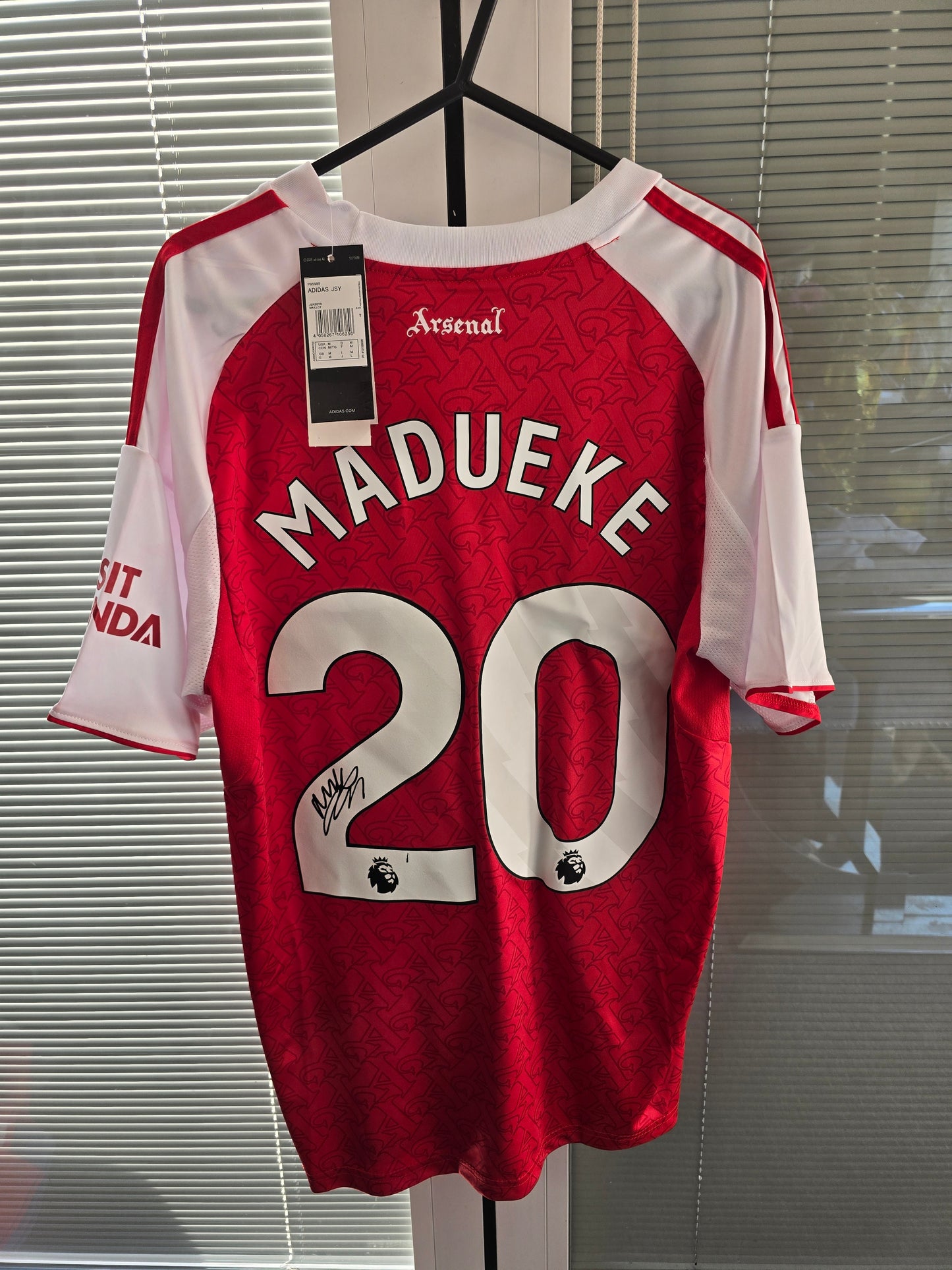 SIGNED MADUEKE ARSENAL SHIRT RAFFLE